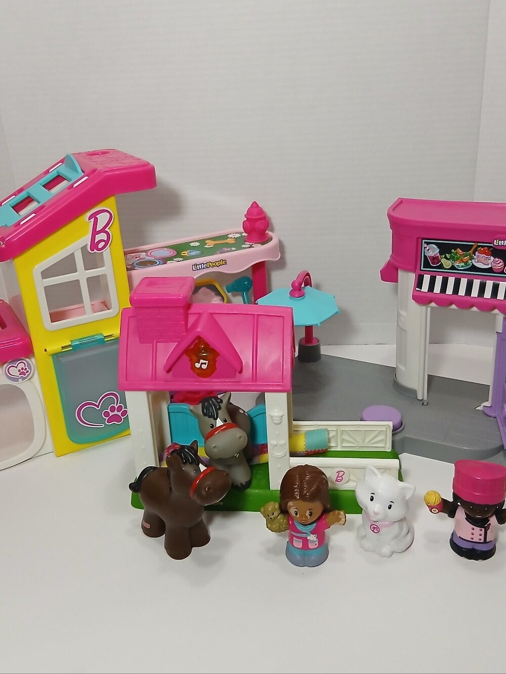Fisher Price little People Barbie Stable Lot Figures Cat Horses